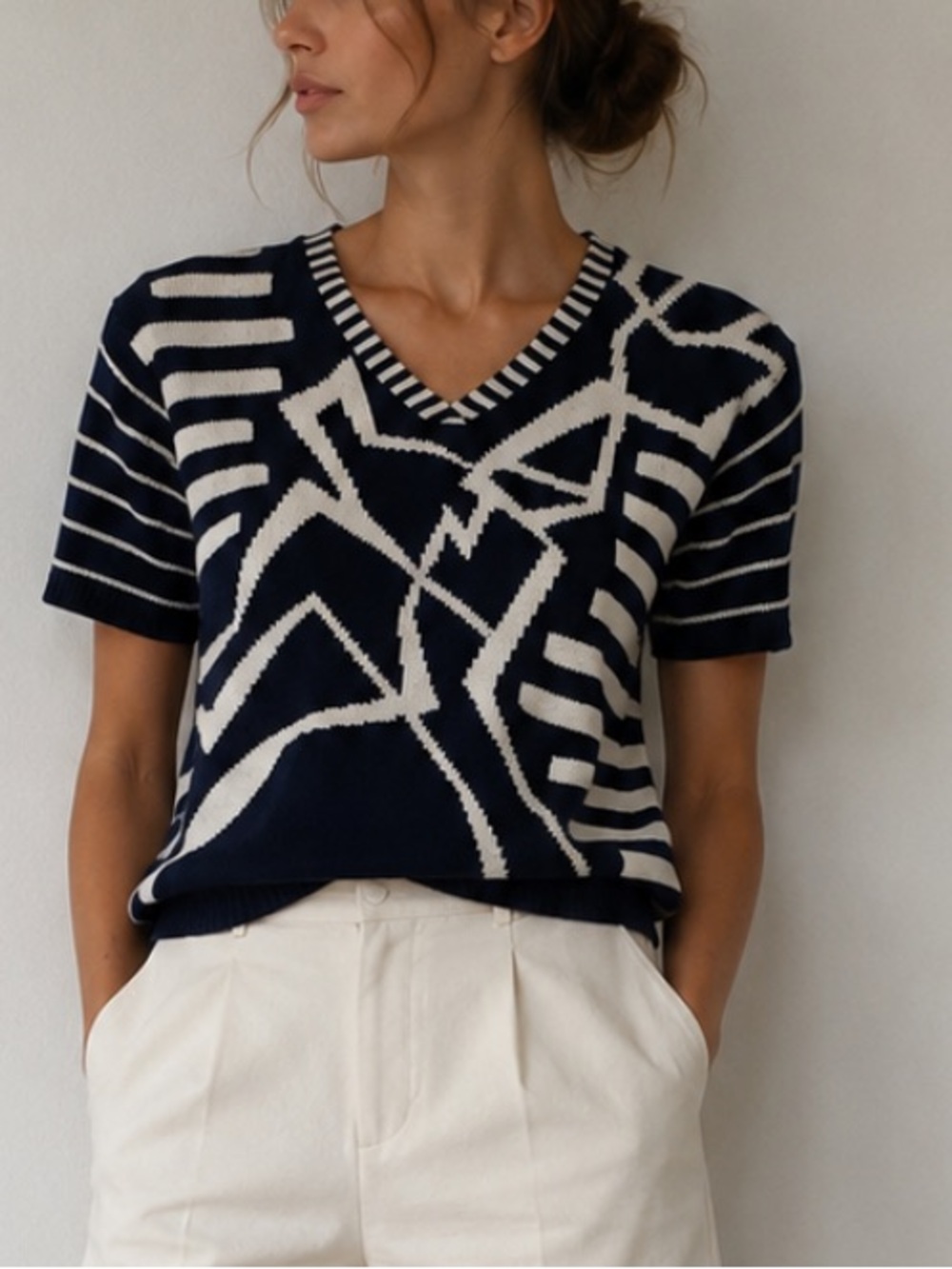 Jeanne Pierre Navy & White Graphic Knit Top S  Short Sleeve V-Neck